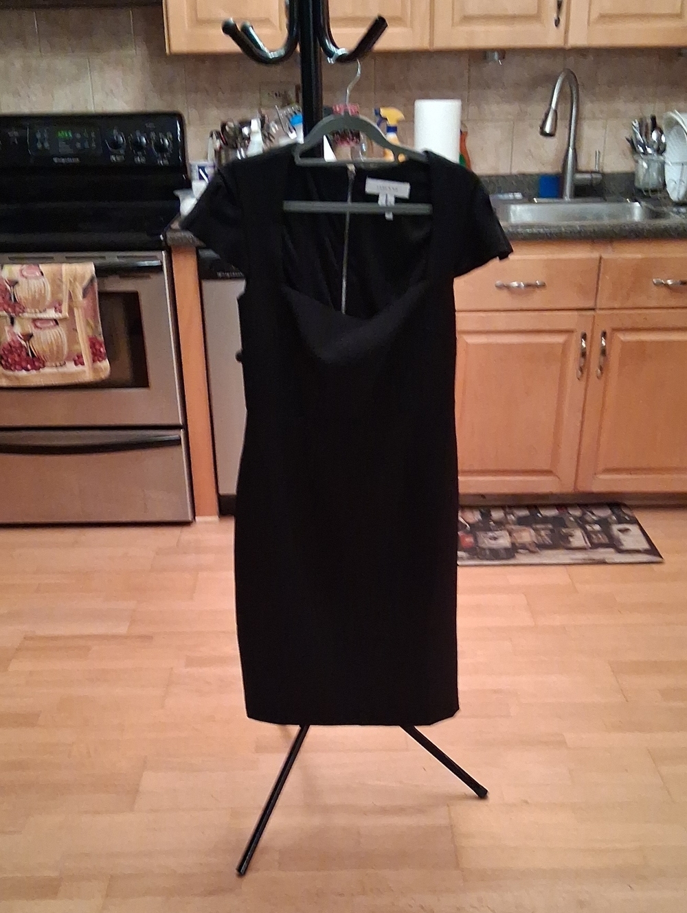 Lark & Ro Black Scoop-Neck Cap-Sleeve Midi Dress